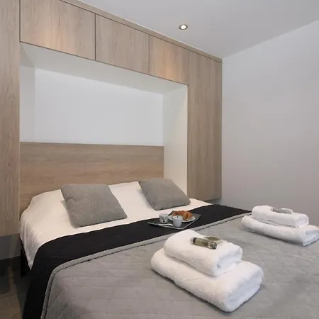 Sleeps 4 *